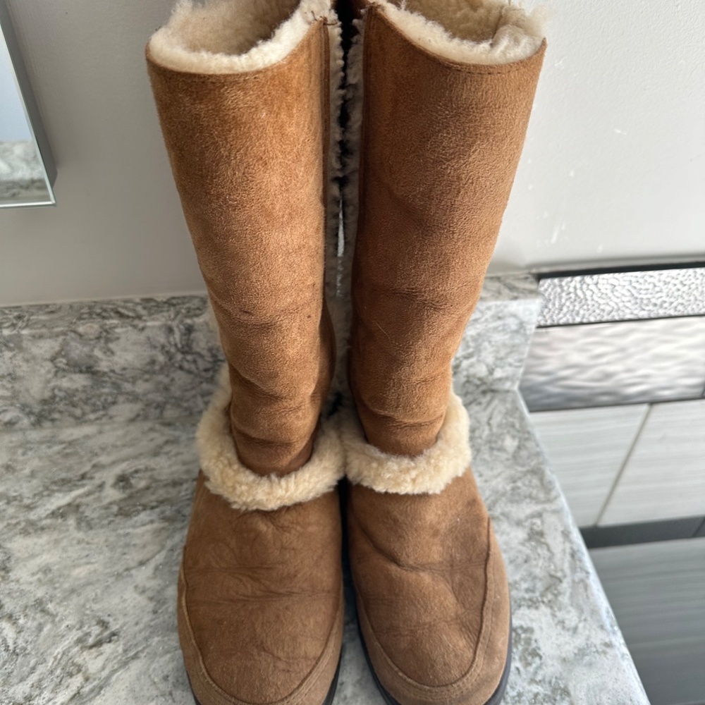 Uggs (Size 6)